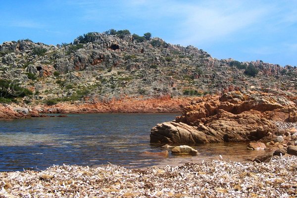 Crique sauvage à Bonifacio à proximité de Rondinara