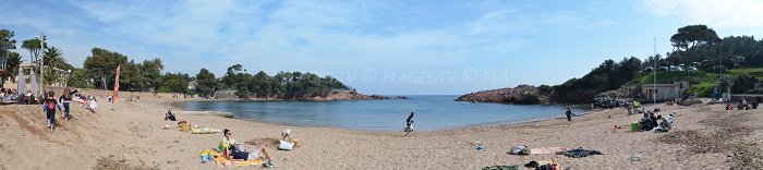 Plage de sable du Camp Long dans le Dramont