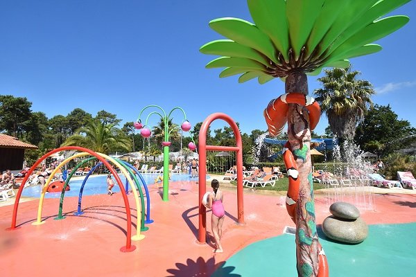 Jeux aquatiques du camping les Viviers au Cap Ferret