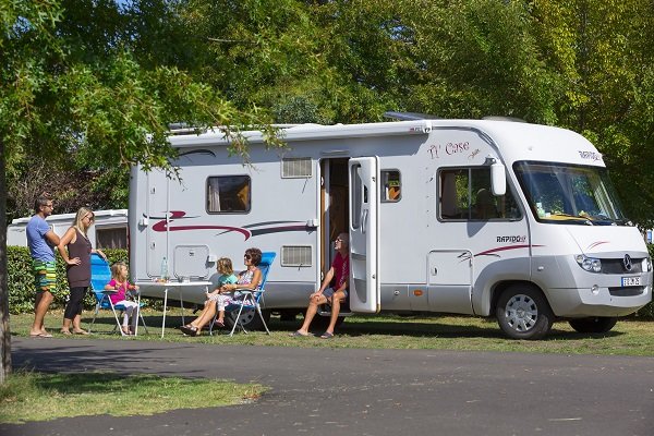 Camping car au camping Pipiou de Parentis