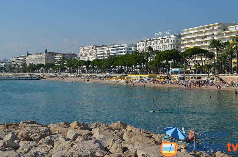 Cannes du côté du Martinez avec la plage