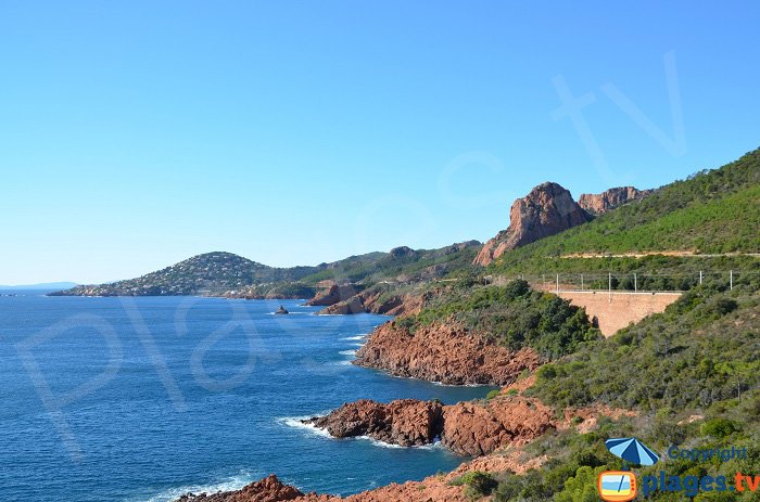 Estérel depuis le Cap Roux avec vue sur le Dramont