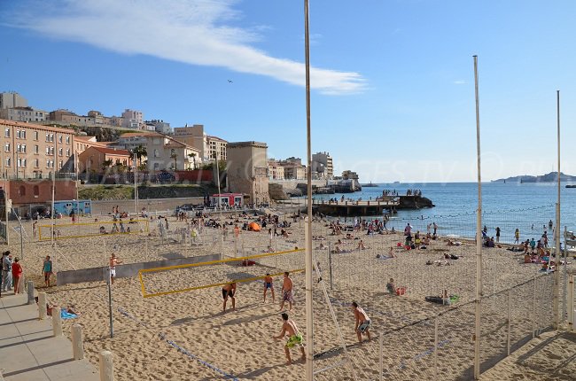 Match de Beach Volley sur la plage des Catalans