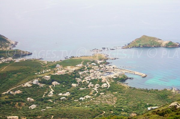 Vue aérienne de la marine de Mute et du port de Centuri