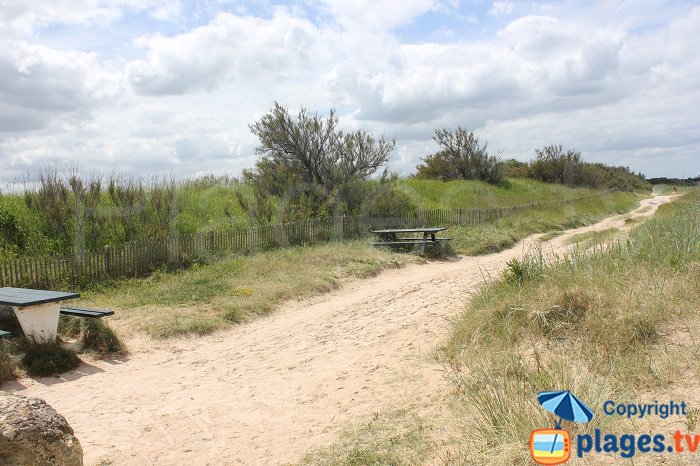 Chemin de randonnée à l'ouest de Bernières