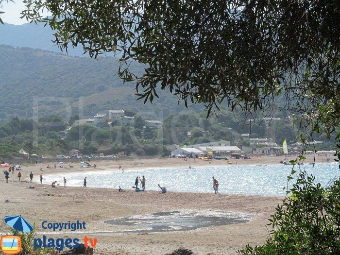 La plage de Chiuni côté nord - Cargèse