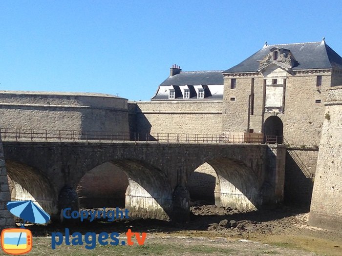 La citadelle de Port-Louis dans le 56