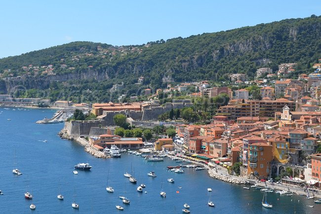 La citadelle de Villefranche sur Mer avec sa ville