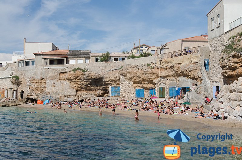 Colombet à Marseille avec sa plage et ses cabanons