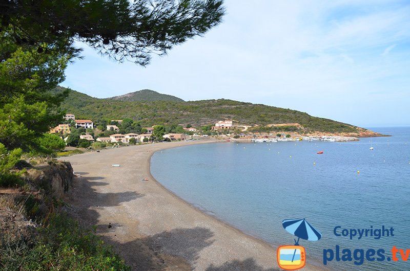 Plage dans le golfe de Galeria en Corse