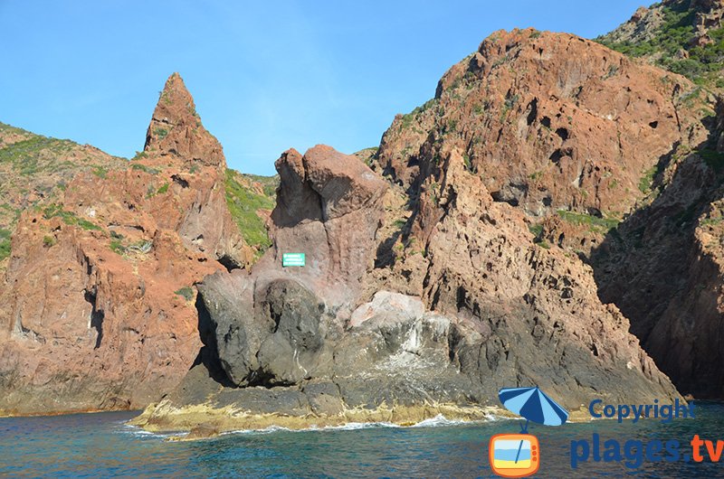 La réserve de Scandola en Corse depuis la mer