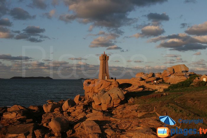 Varappe sur la côte de granit rose