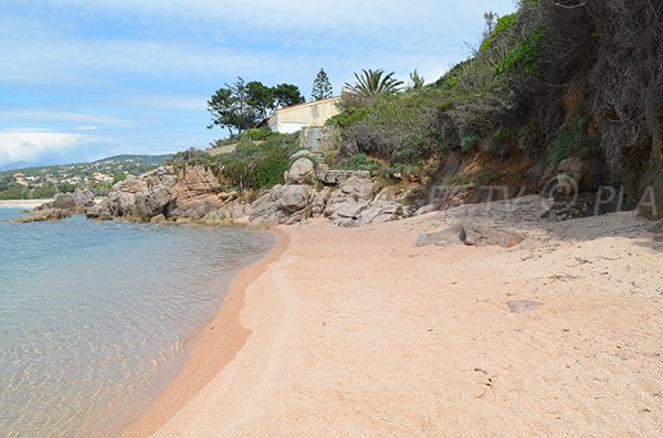 Crique au sud de la plage d'Agosta (Corse)