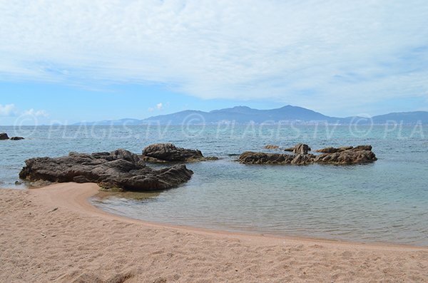 Cala a nord di Isolella - Pietrosella