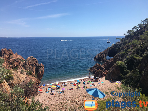 Baden in Théoule sur Mer in einer vertraulichen Bucht