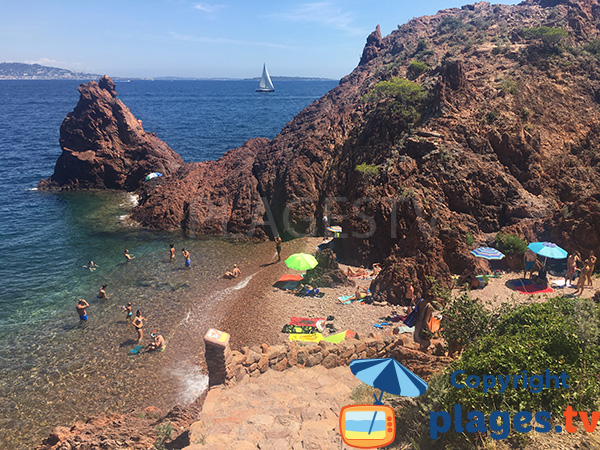 Foto der Bucht von Théoule im Sommer