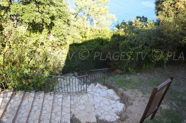 Access to the Aiguille cove in Théoule sur Mer