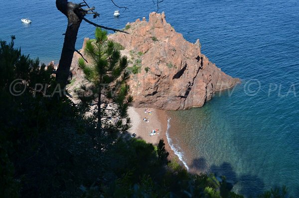 Overview of Aiguille cove in Theoule sur Mer