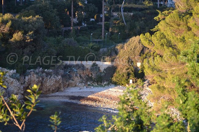 Crique dans la baie des Milliardaires au Cap d'Antibes