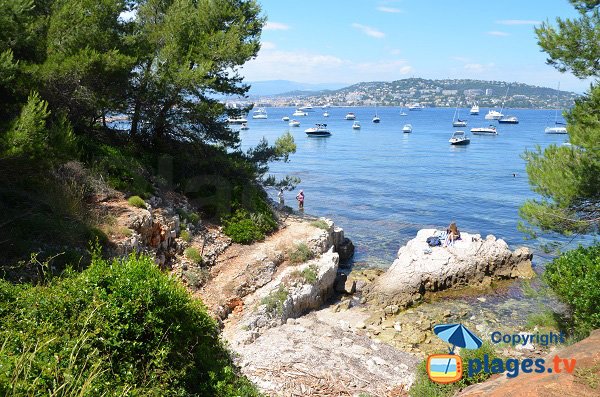 Batterie cove in Cannes - Ile de Lérins