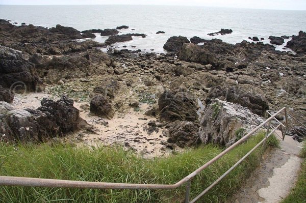 Access to Bonne Vierge cove in Le Pouliguen