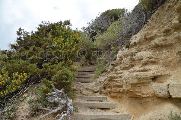 L'accesso alla cricca di Bramaraou a St Cyr sur Mer