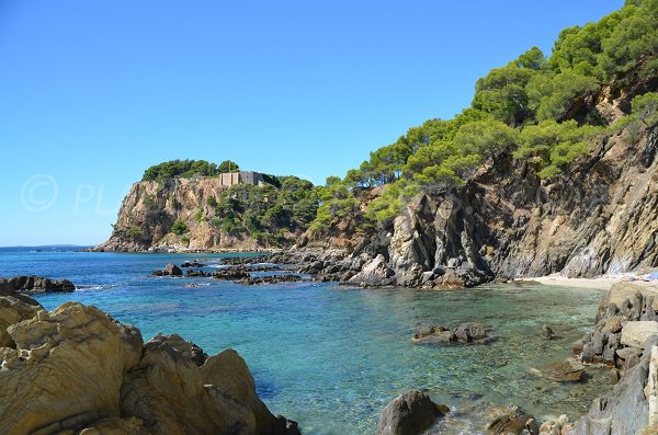 Fort de Brégançon depuis la crique