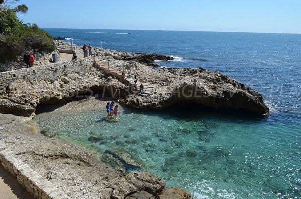 Plage sur le sentier du littoral au Cap d'Ail