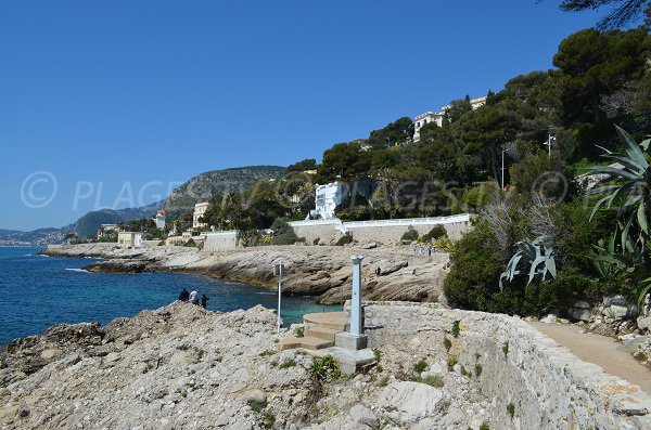 Sentier du littoral à proximité des plages du Cap d'Ail