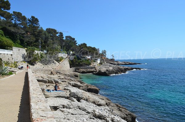 Rochers et criques au Cap d'Ail