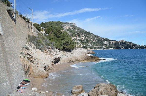 Plage naturiste à Eze