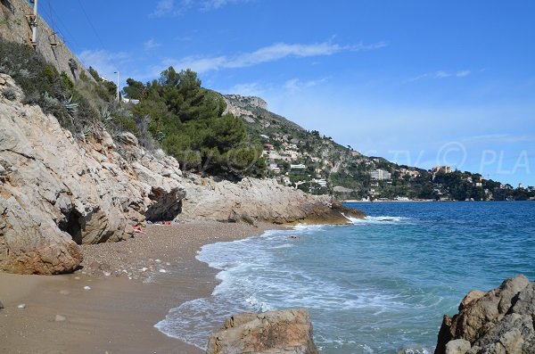 Crique à proximité de la plage de St Laurent d'Eze