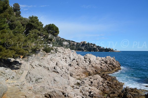 Rochers autour de la plage de St Laurent d'Eze