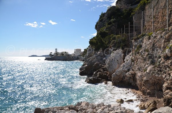 Sentier entre la crique de St Laurent et le Cap Estel