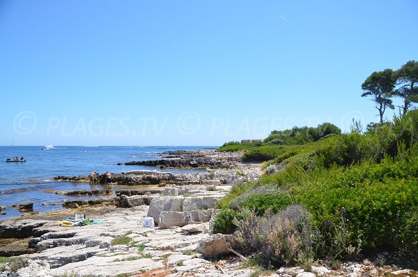 Rochers à proximité de la pointe de la Convention sur l'ile de Ste Marguerite