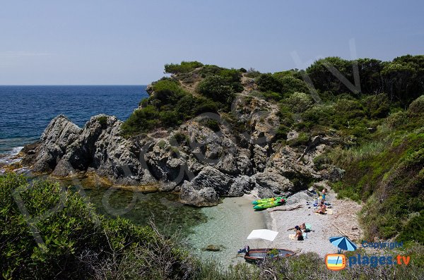 Photo de la crique du Coucoussa sur l'ile des Embiez