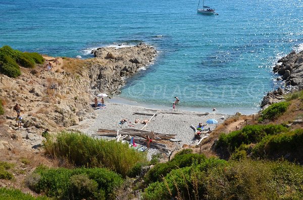 Strand mit türkisfarbenem Wasser in Ramatuelle