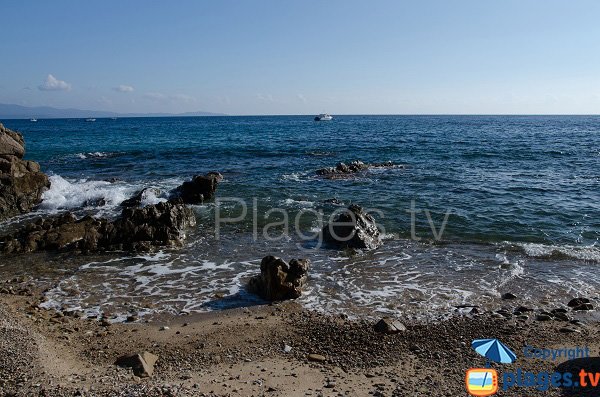 Vue sur le golfe d'Ajaccio depuis la crique de la Fontaine