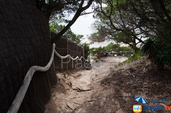  L'accesso alla cala di Furnellu