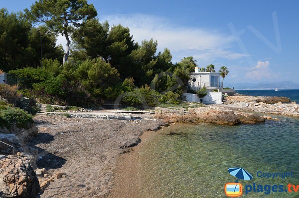 Plage confidentielle dans le Cap d'Antibes - La Gardiole