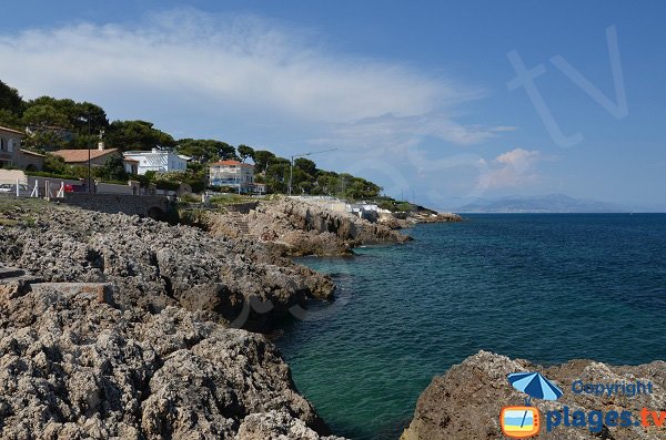 Rochers à côté de la plage de la Gardiole - Cap d'Antibes