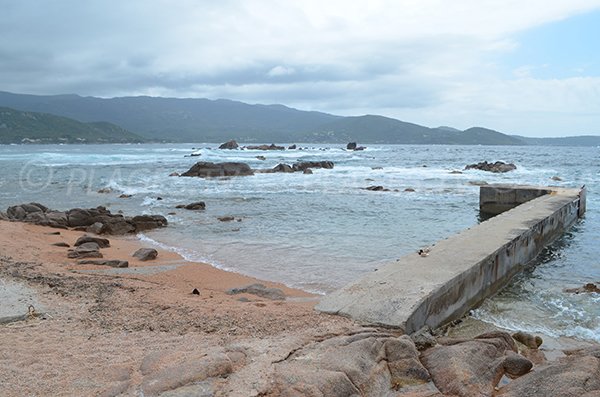 Ponton au niveau de la crique des Girelles - Golfe d'Ajaccio