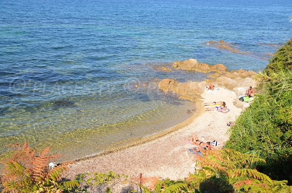 Foto einer geheimen Bucht in St. Tropez