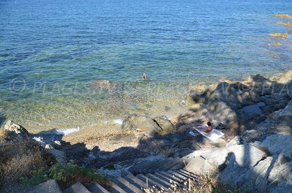 Petite crique à côté de la plage des Graniers - Saint-Tropez