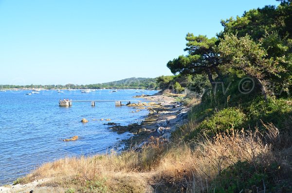 Plage proche de l'Oratoire et de la baie des Canebiers - St Tropez