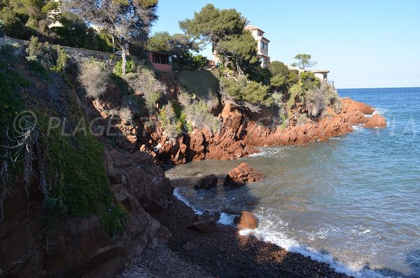 Stone beach in Agay next to Vieilles island