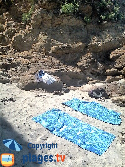 Crique confidentielle à proximité de la plage des Grands Sables - Groix