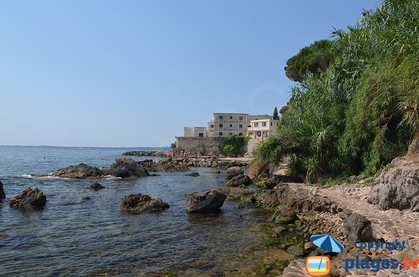 L'accesso al cricca naturista di Golfe Juan