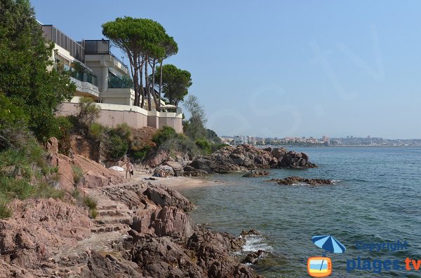 Crique de la Mirandole avec vue sur Golfe Juan et Juan les Pins