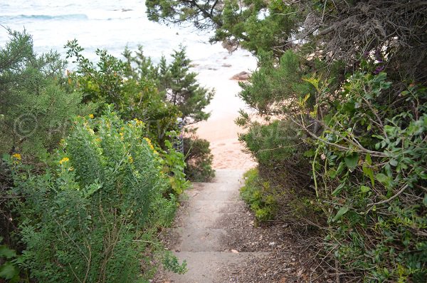 Access to Oblades beach in Pietrosella - Corsica